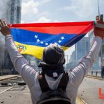 Estudiantes venezolanos marchan