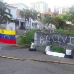 francisco-velasquez-pdvsa-VENEZUELA–Calles-desiertas-y-barricadas-en-inicio-del-paro-c-vico-en-Carabobo-este-20-J—FOTOS