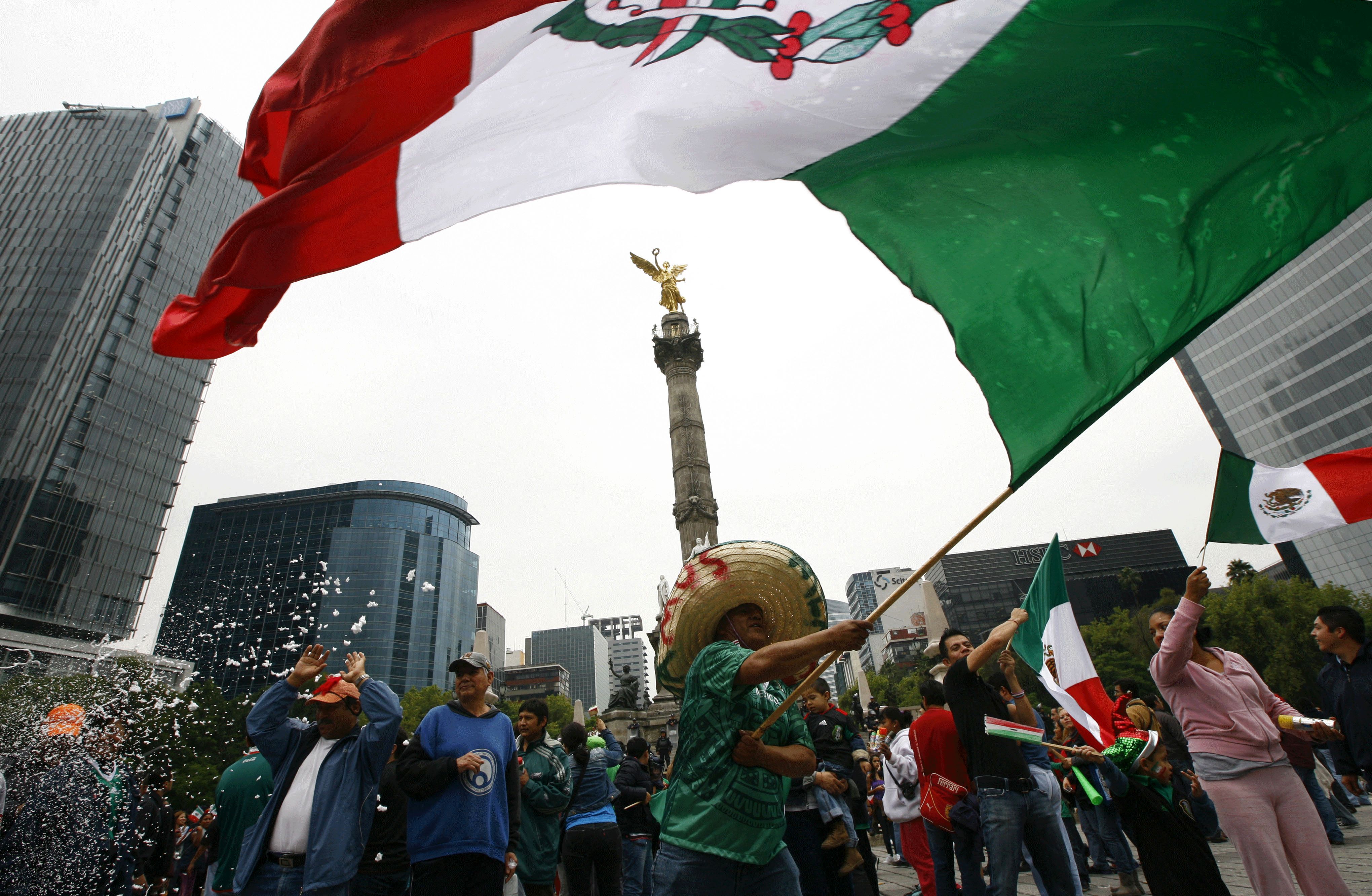 México celebra 207 años de independencia en medio del luto por el sismo