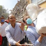 Voluntarios apoyan a las autoridades tras terremoto