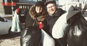 Voluntarios en Edmonton recolectan ropa de invierno para los más necesitados