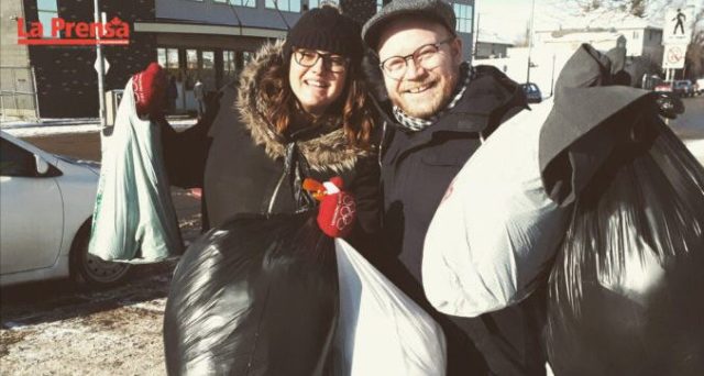Voluntarios en Edmonton recolectan ropa de invierno