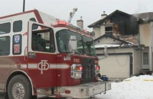 El frío extremo ha dificultado las labores de las cuadrillas de bomberos de Calgary
