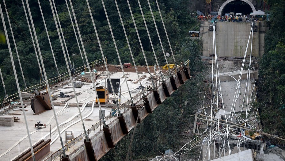 Mueren Diez Personas Al Derrumbarse Puente En Construccion En Colombia