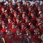 El coro de Corea del Norte en las gradas del estadio olímpico de PyeongChang momentos antes de la ceremonia de inauguración de los Juegos Olímpicos de Invierno, el 9 de febrero de 2018.