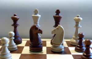 Universidad de Lethbridge utiliza el ajedrez para ayudar a los jóvenes con problemas
