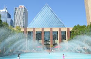 Informe sugiere al Concejo Municipal de Edmonton retrasar la decisión sobre el Coliseo Informe sugiere al Concejo Municipal de Edmonton retrasar la decisión sobre el Coliseo