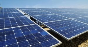 Distrito Escolar público propone instalar paneles solares en 52 escuelas de Edmonton
