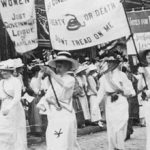 Sufragistas americanas manifestándose por la conquista del voto femenino.