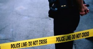 Policía investiga homicidio de un hombre en un apartamento de Strathcona