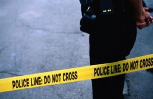 Policía investiga homicidio de un hombre en un apartamento de Strathcona