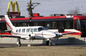 Avioneta aterriza de emergencia en calle de Calgary