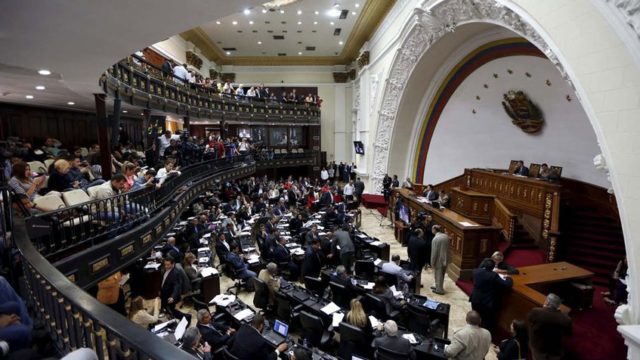 Asamblea venezolana aprueba enjuiciamiento de Nicolás Maduro por corrupción