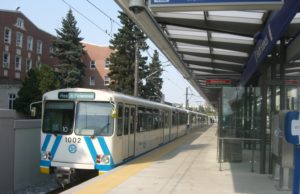 Hombre de Edmonton fue acusado de agresión sexual y pornografía infantil gracias a un teléfono hallado en la estación de LRT Hombre de Edmonton fue acusado de agresión sexual y pornografía infantil gracias a un teléfono hallado en la estación de LRT