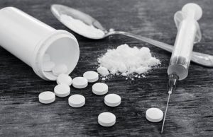 Oficial de paz de Alberta es hospitalizado tras de recoger frasco de fentanilo desechado