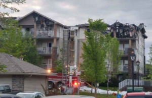 Demoledor incendio en complejo de condominios Inglewood fue controlado