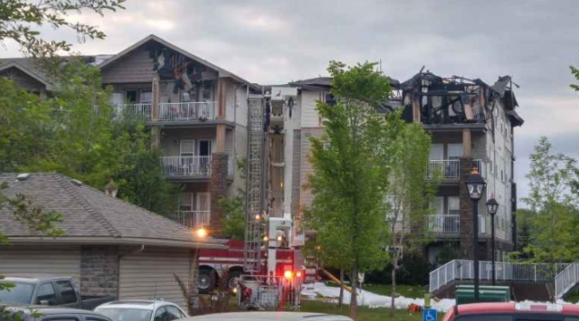 Demoledor incendio en complejo de condominios Inglewood fue controlado