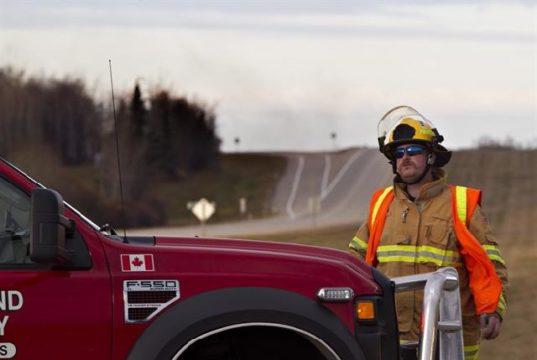 Arrestan a un hombre vinculado con 3 incendios al noreste de Edmonton Arrestan a un hombre vinculado con los 3 incendios al noreste de Edmonton