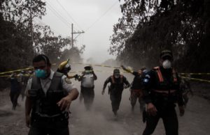 Erupción de volcán en Guatemala deja al menos a 62 víctimas y miles de desplazados