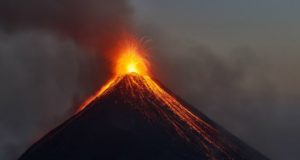 Flujos piroclásticos son el mayor peligro en la erupción del Volcán de Fuego en Guatemala