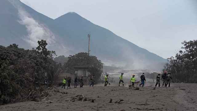 Funcionarios de Guatemala admiten que la alerta del volcán se envió demasiado tarde