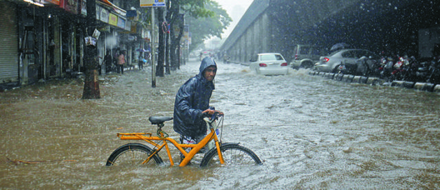 Inundaciones, casas colapsadas y 58 muertes han dejado las lluvias al norte de India