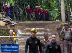 Buzos rescatan a 4 de los niños atrapados en una cueva en Tailandia, 8 permanecen atrapados