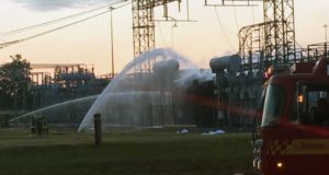 Incendio en estación hidroeléctrica provoca explosiones y deja a miles sin electricidad en Toronto