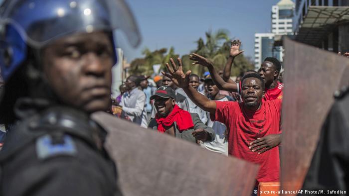 Violentos enfrentamientos en Zimbabwe por retrasos en los resultados de las elecciones