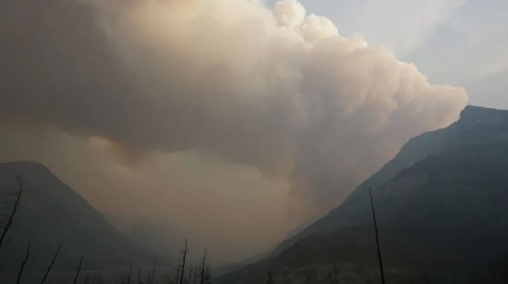 Parque Nacional Waterton Lakes en alerta de evacuación por incendios forestales en Montana