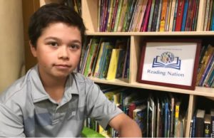 Adolescente de 13 años reunió 3,000 libros para donar al campamento de alfabetización indígena de verano