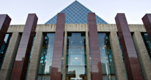 Comité respalda la nueva política que convertiría a Edmonton en una ciudad santuario para indocumentados