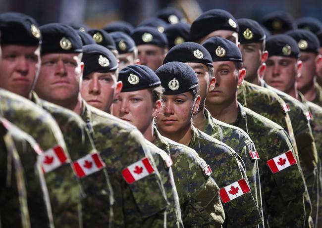 Fuerzas armadas canadienses restringirán el uso de marihuana recreativa en sus filas