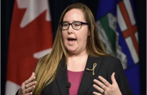 Aumento del salario mínimo a $ 15 por hora proporcionará estabilidad laboral, según ministra de trabajo de Alberta Aumento del salario mínimo a $ 15 por hora proporcionará estabilidad laboral, según ministra de trabajo de Alberta