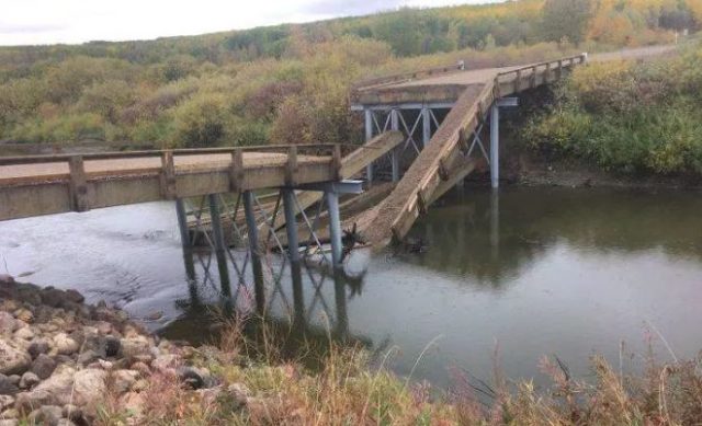 Se derrumba puente horas después de ser inaugurado en Saskatchewan