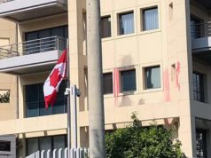 Embajada canadiense en Atenas atacada con martillos