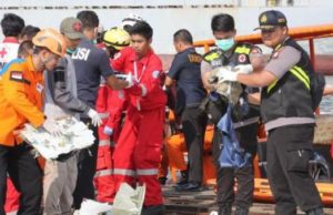 Avión desaparecido se estrelló en el mar de Indonesia con más de 180 pasajeros