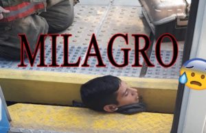 ¡Increíble! Quedó atrapado en el andén de un tren y sobrevivió