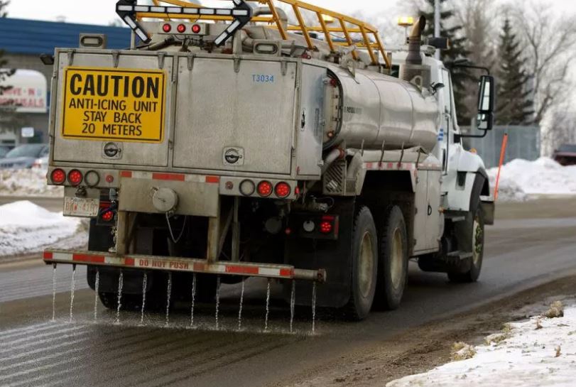 Concejales de Edmonton desconfían de expandir el plan piloto de sal y cloruro de calcio en las carreteras este invierno