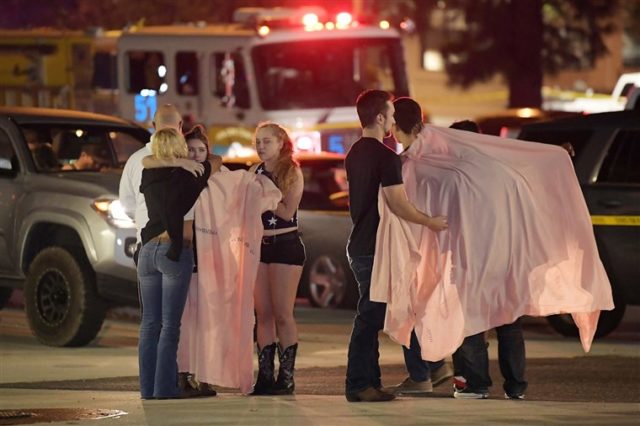 Tiroteo en un bar en California deja 13 muertos, incluido un oficial de policía