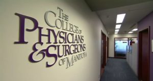 Médico es suspendido después de múltiples circuncisiones fallidas que enviaron a algunos pacientes a la sala de emergencias