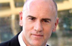 Terapeuta ofrecía curar la homosexualidad y ahora se declara gay