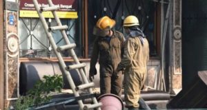 Incendio en un hotel de Nueva Delhi deja al menos 17 muertos