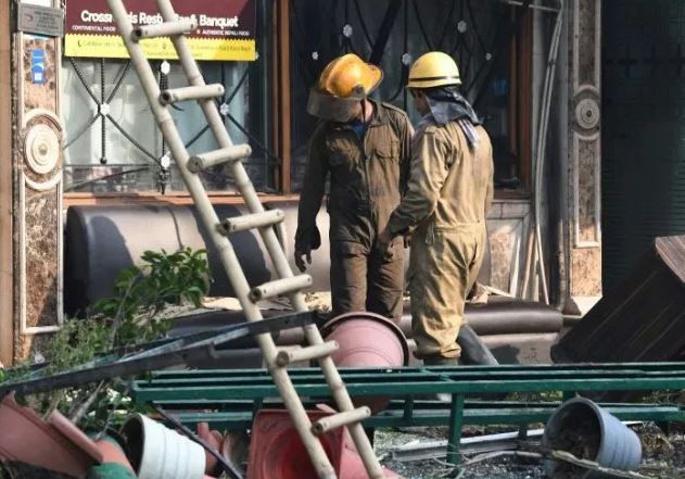 Incendio en un hotel de Nueva Delhi deja al menos 17 muertos