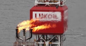 Empresa rusa Lukoil detiene operaciones comerciales con Maduro