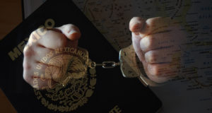 Intentó entrar con un pasaporte falso luego de ser deportado y terminó en la cárcel