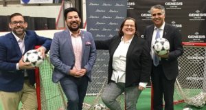 Ministro Miranda anuncia financiamiento para la modernización de la cancha de fútbol del Centro Génesis en Calgary.