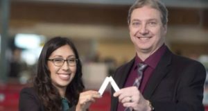 Investigador de la Universidad de Alberta diseña una tira de papel para detectar explosivos