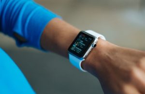 Agencia federal estudia ofrecer rastreadores de ejercicios para trabajadores del sector público