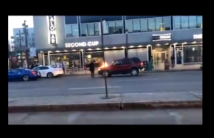 ¡Insólito! Un hombre fue arrestado por incendiar vehículos estacionados en Old Strathcona (Vídeo)